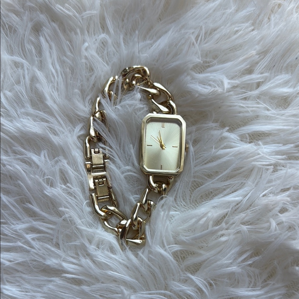 Gold Chain Watch - Picture 2 of 14